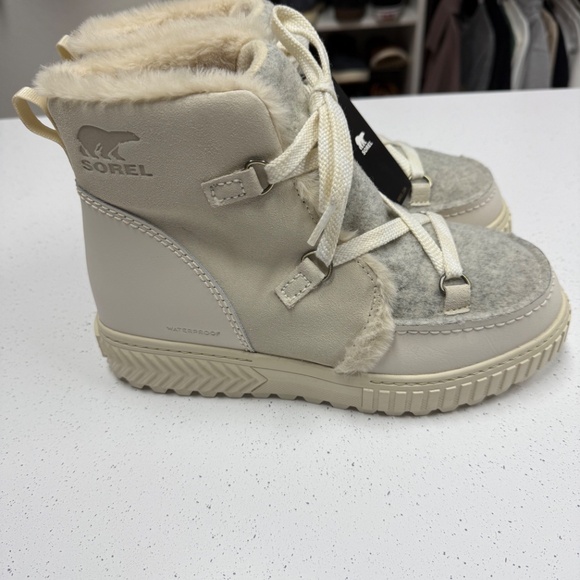 Sorel oNA Ave Alpine Boot. Weatherproof size 9 - Picture 6 of 7